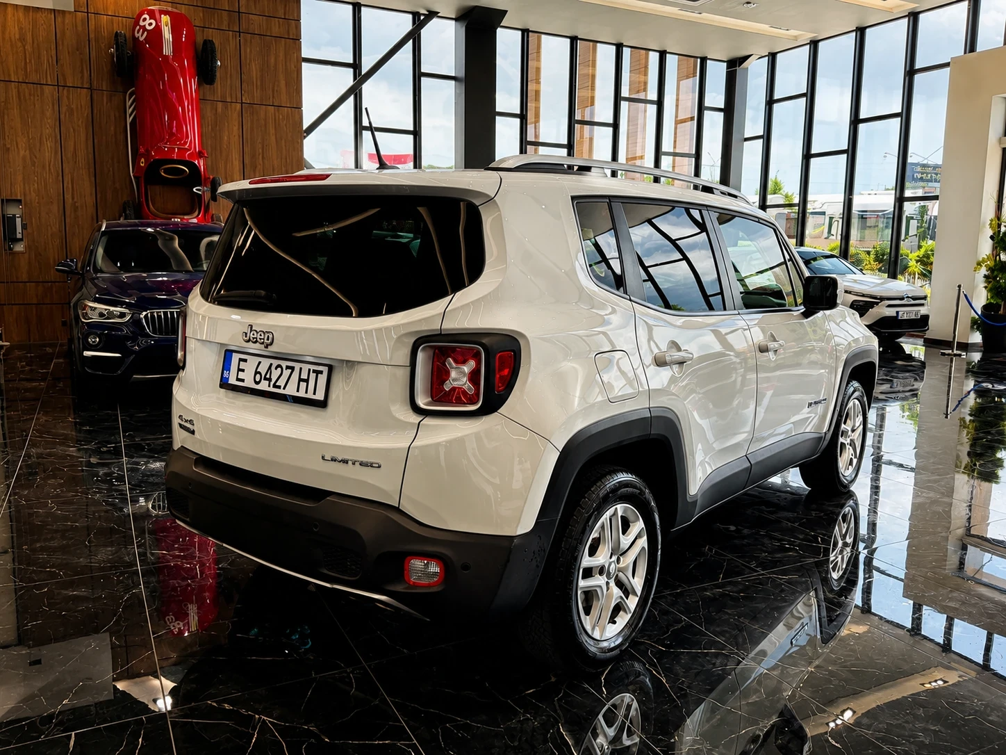 Jeep Renegade, снимка 4 - Автомобили и джипове - 55736619