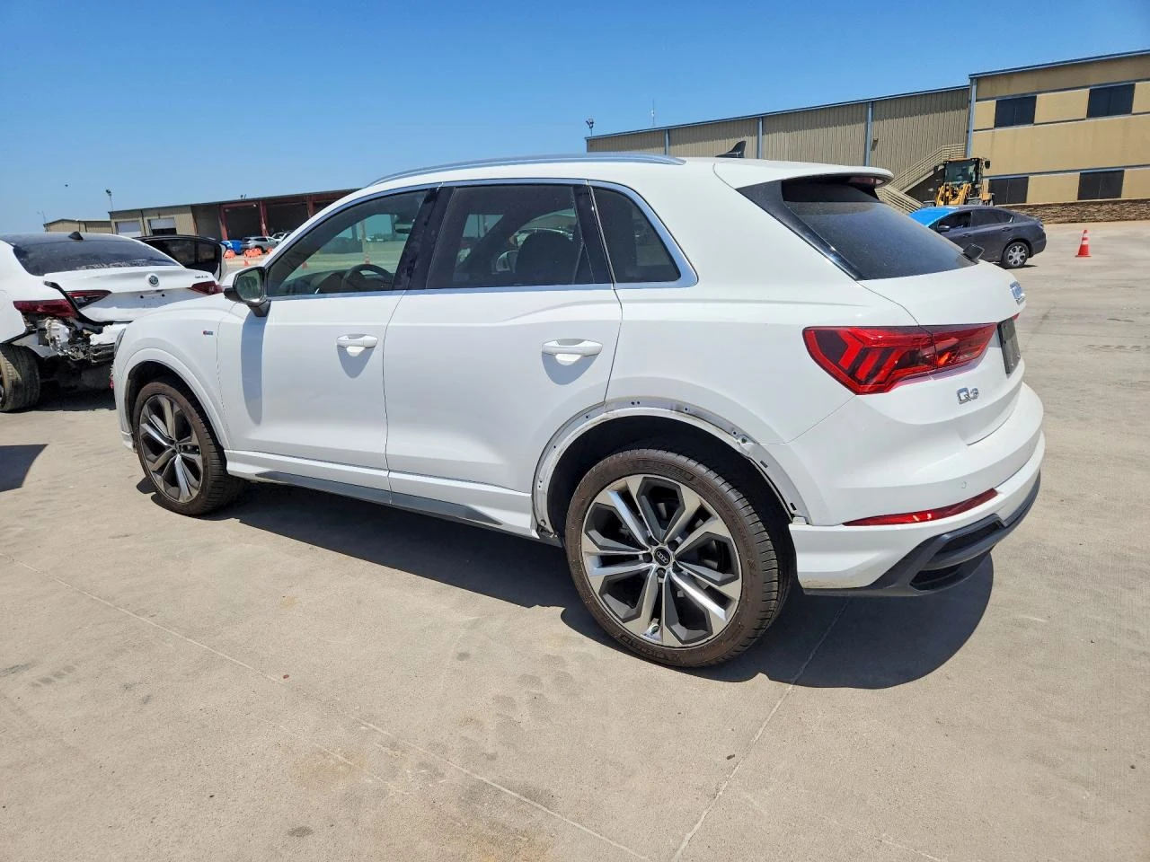 Audi Q3 2.0l Premium Plus S-Line, снимка 2 - Автомобили и джипове - 55812499