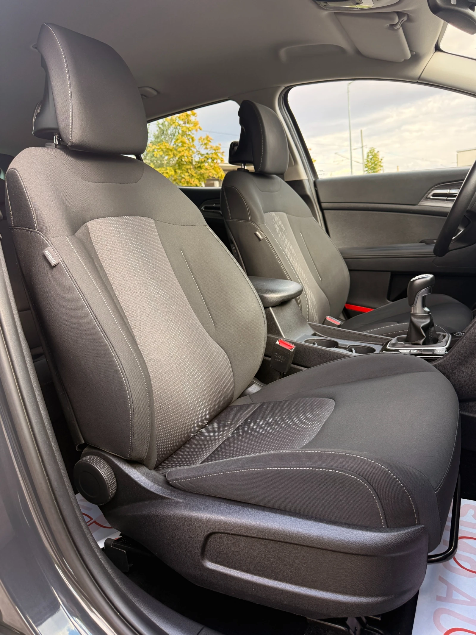 Kia Sportage 1.6CRDI* КАМЕРА* CARPLAY* , снимка 12 - Автомобили и джипове - 56192711