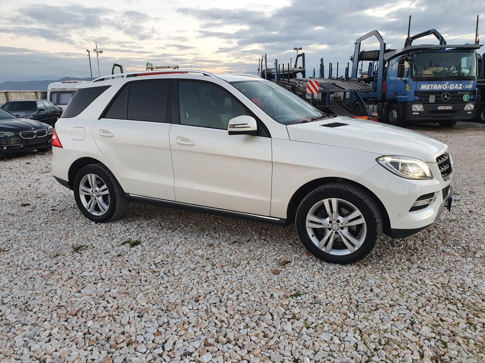 Mercedes-Benz ML 350 BlueTEC 4MATIC, снимка 16 - Автомобили и джипове - 56358603