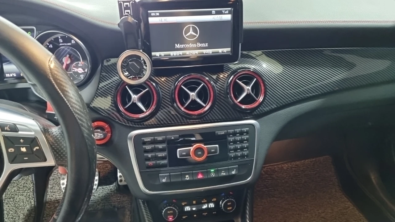 Mercedes-Benz GLA X156 Gla45 Amg 4Matic, снимка 12 - Автомобили и джипове - 56323651
