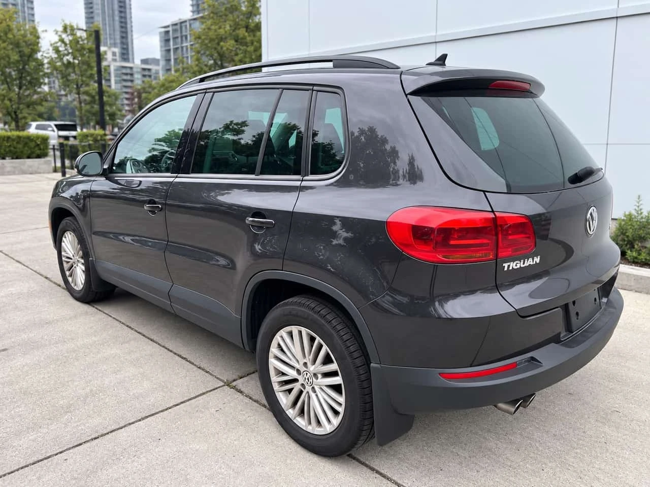 VW Tiguan * 2.0 TSI Low KM | Comfortline | Nav | Backup Cam  | Mobile.bg � ����������� 5