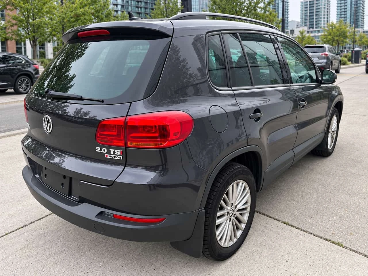 VW Tiguan * 2.0 TSI Low KM | Comfortline | Nav | Backup Cam  | Mobile.bg � ����������� 7