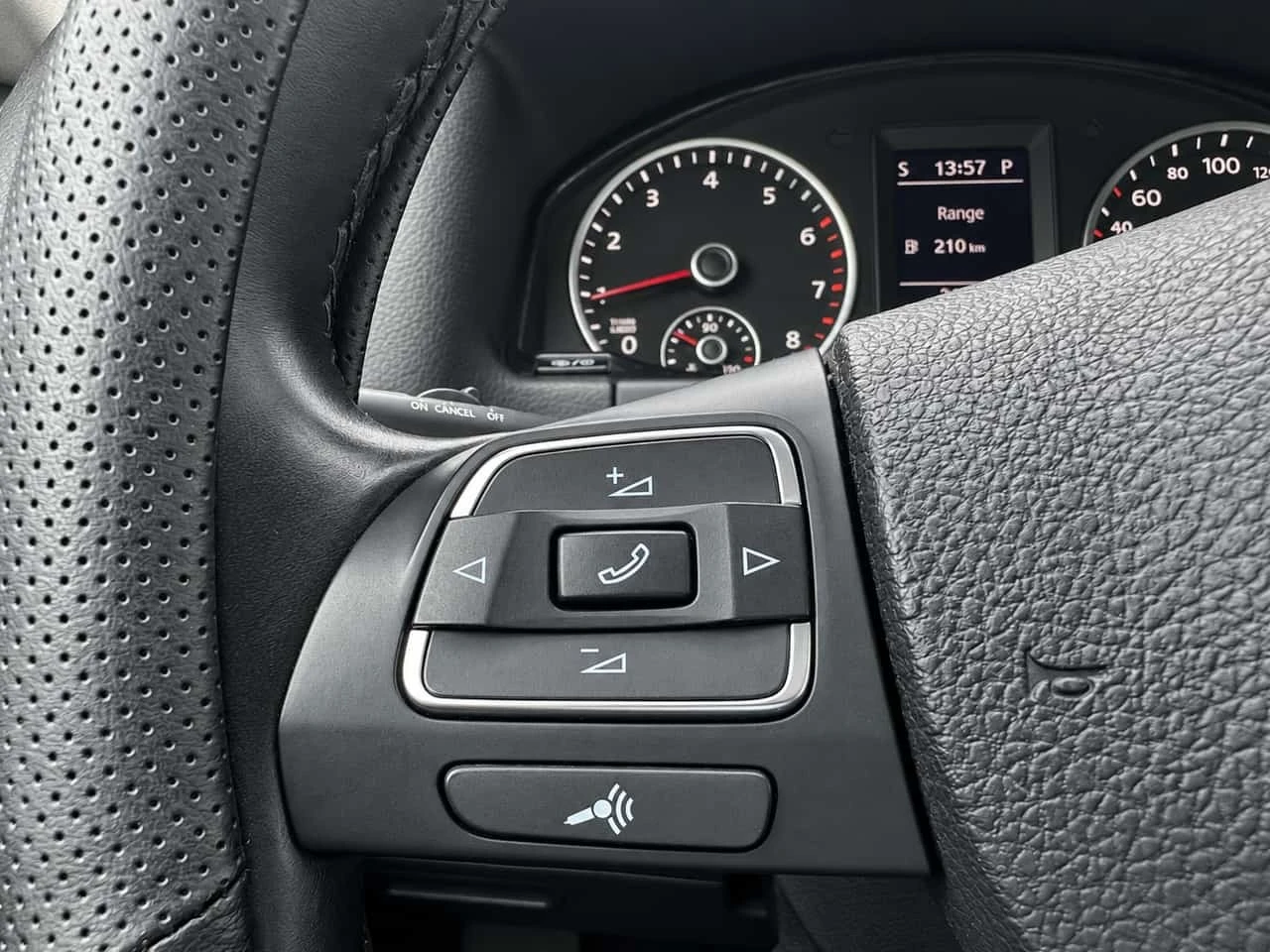 VW Tiguan * 2.0 TSI Low KM | Comfortline | Nav | Backup Cam  | Mobile.bg � ����������� 14