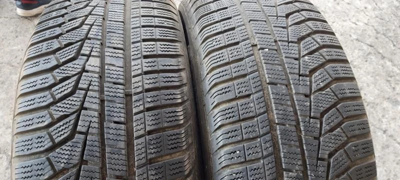 Гуми Зимни 235/60R18, снимка 1 - Гуми и джанти - 29866118