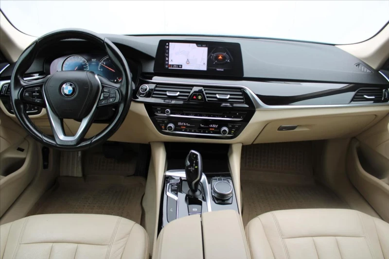 BMW 530 d xDrive, снимка 8 - Автомобили и джипове - 47910690