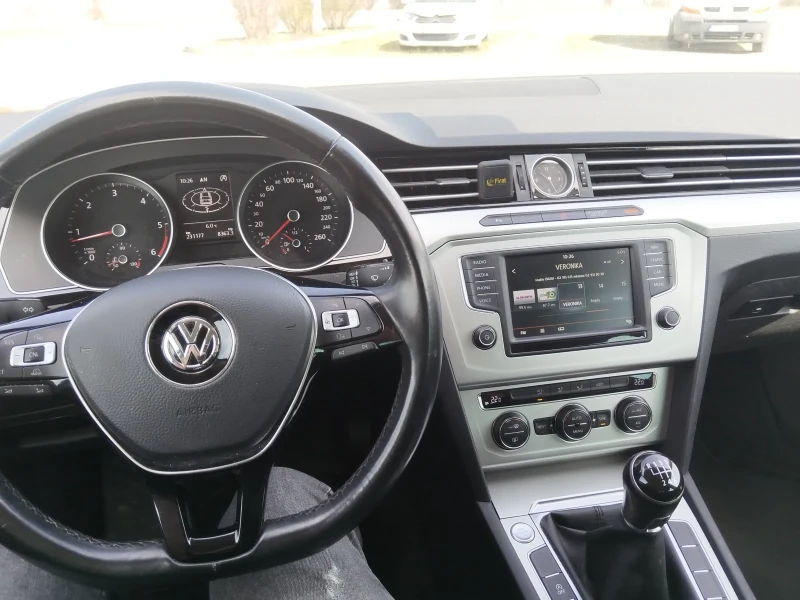 VW Passat 1.6 tdi, снимка 15 - Автомобили и джипове - 49599531