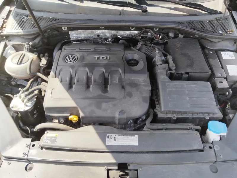 VW Passat 1.6 tdi, снимка 17 - Автомобили и джипове - 49599531