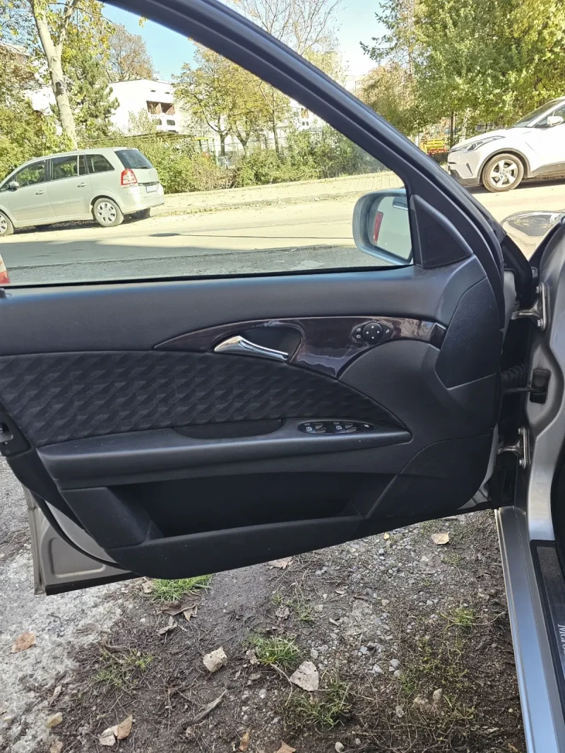 Mercedes-Benz E 200 E 200 Compressor Автомат, снимка 16 - Автомобили и джипове - 52742362