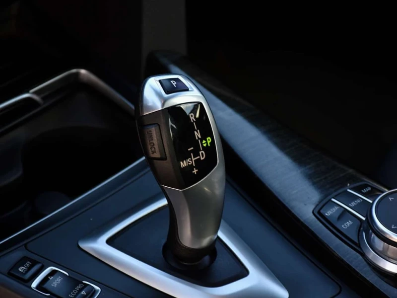 BMW 330 * xDrive SA * CARFAX * ЦЕНА ДО БГ, снимка 15 - Автомобили и джипове - 53169483