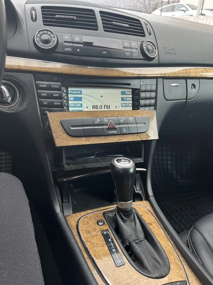 Mercedes-Benz E 320 Avantgarde/4Matic/Airmatic, снимка 7 - Автомобили и джипове - 49515647