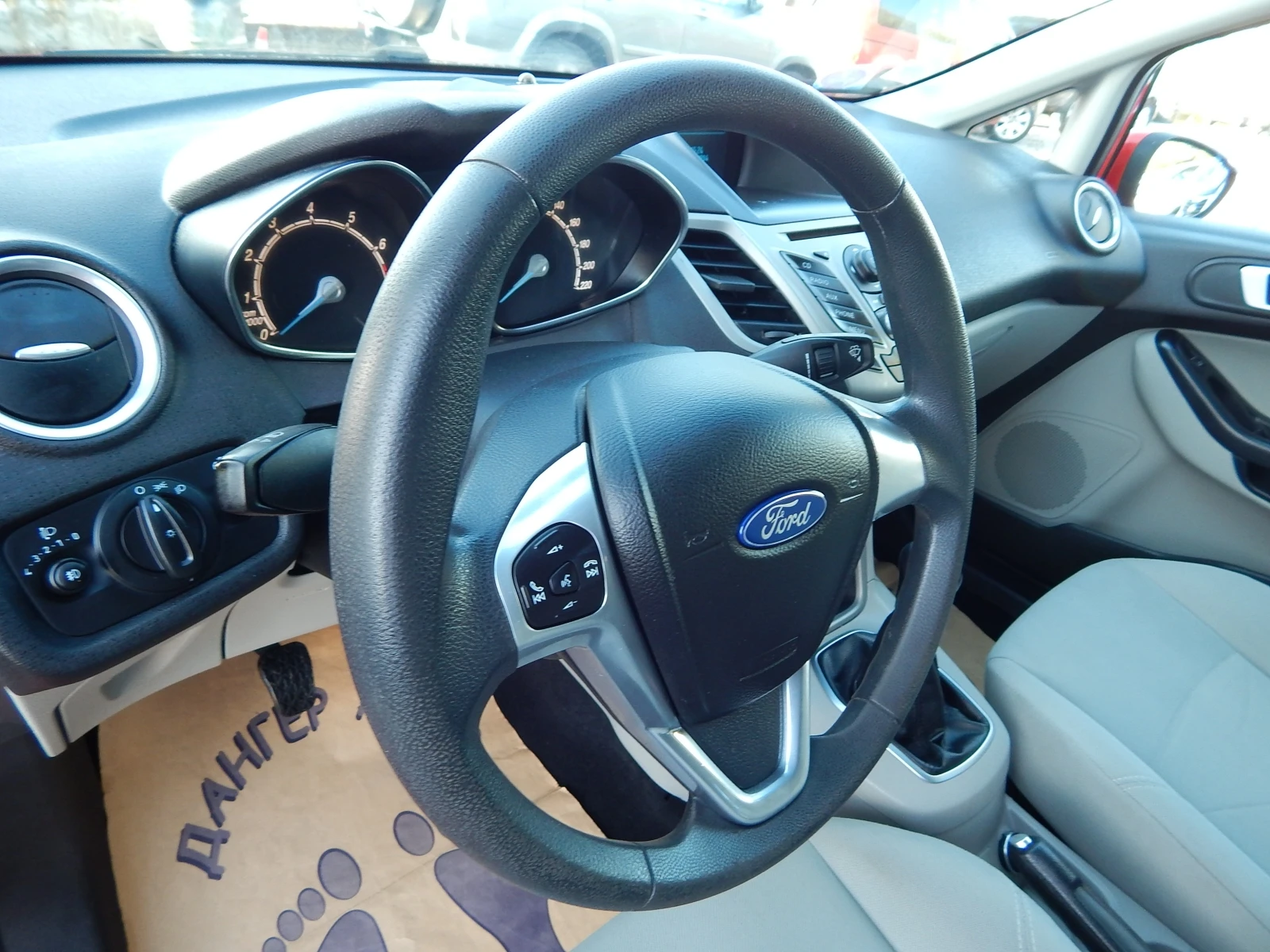 Ford Fiesta 1.2i* ПЕРФЕКТНА*  - изображение 9