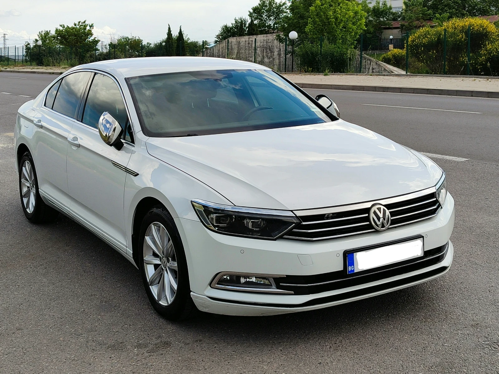 VW Passat 2.0tdi R Line  150hp | Mobile.bg   11