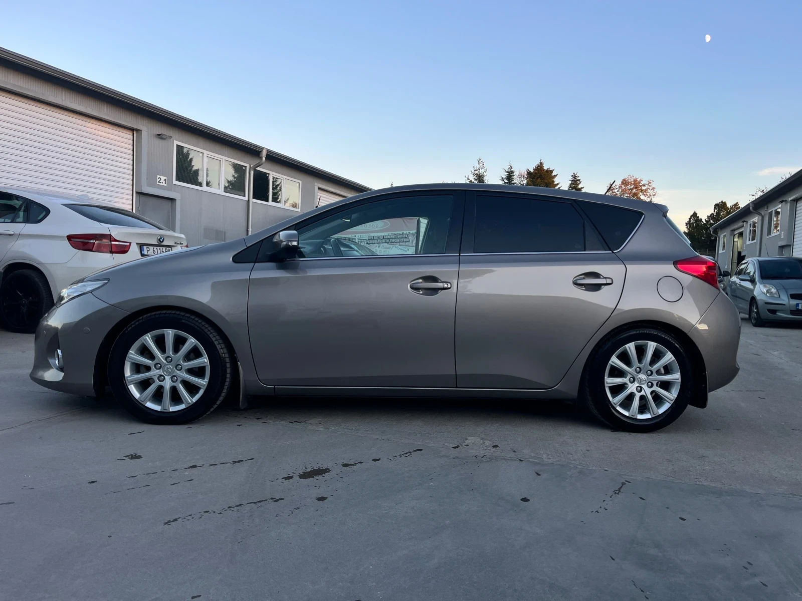 Toyota Auris 1, 6i-132к.с/F1/АВТОМАТИК/КАМЕРА/НАВИГАЦИЯ/ТОП !!! - изображение 4