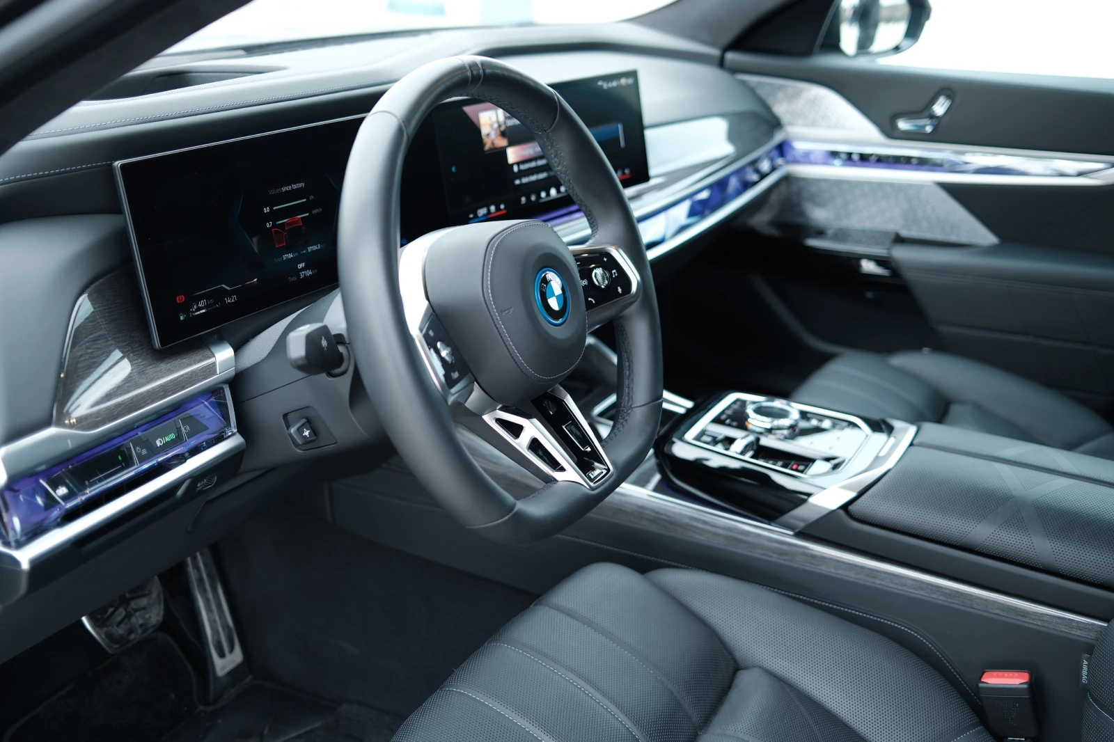 BMW 750  - изображение 7