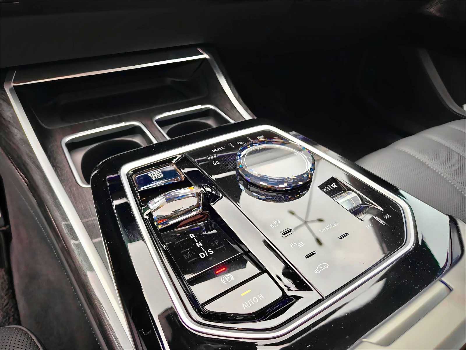 BMW 750  - изображение 10