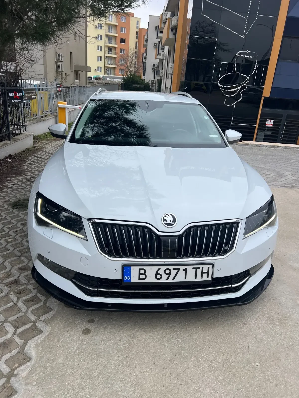 Skoda Superb, снимка 6 - Автомобили и джипове - 53667828