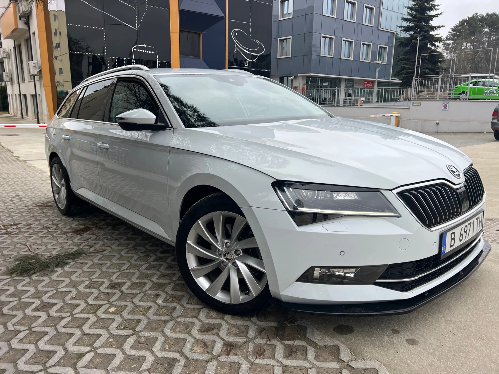 Skoda Superb, снимка 7 - Автомобили и джипове - 53667828