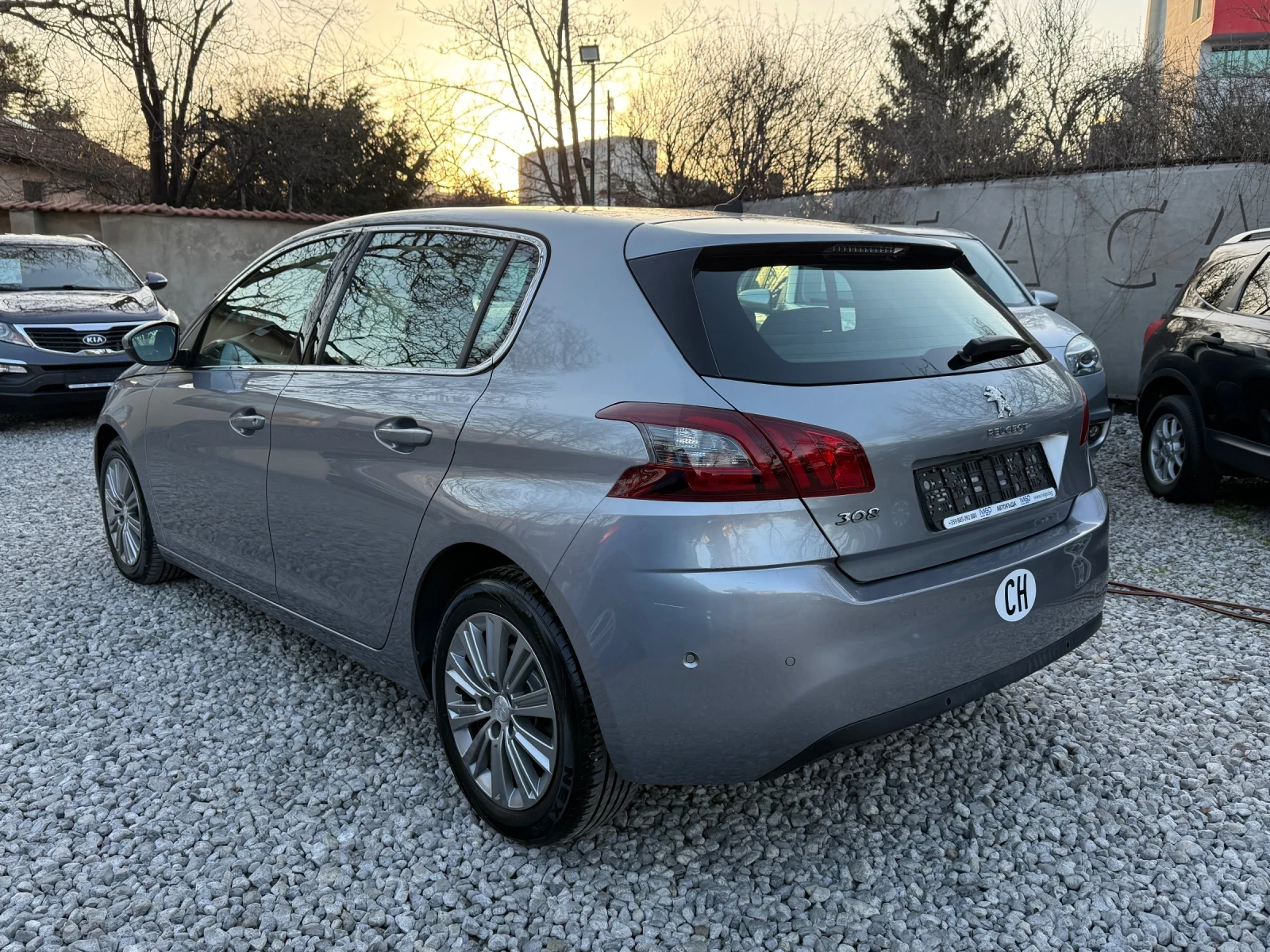 Peugeot 308 1.2 Pure Tech Allure - АВТОМАТИК - ТОП СЪСТОЯНИЕ!, снимка 6 - Автомобили и джипове - 53814894