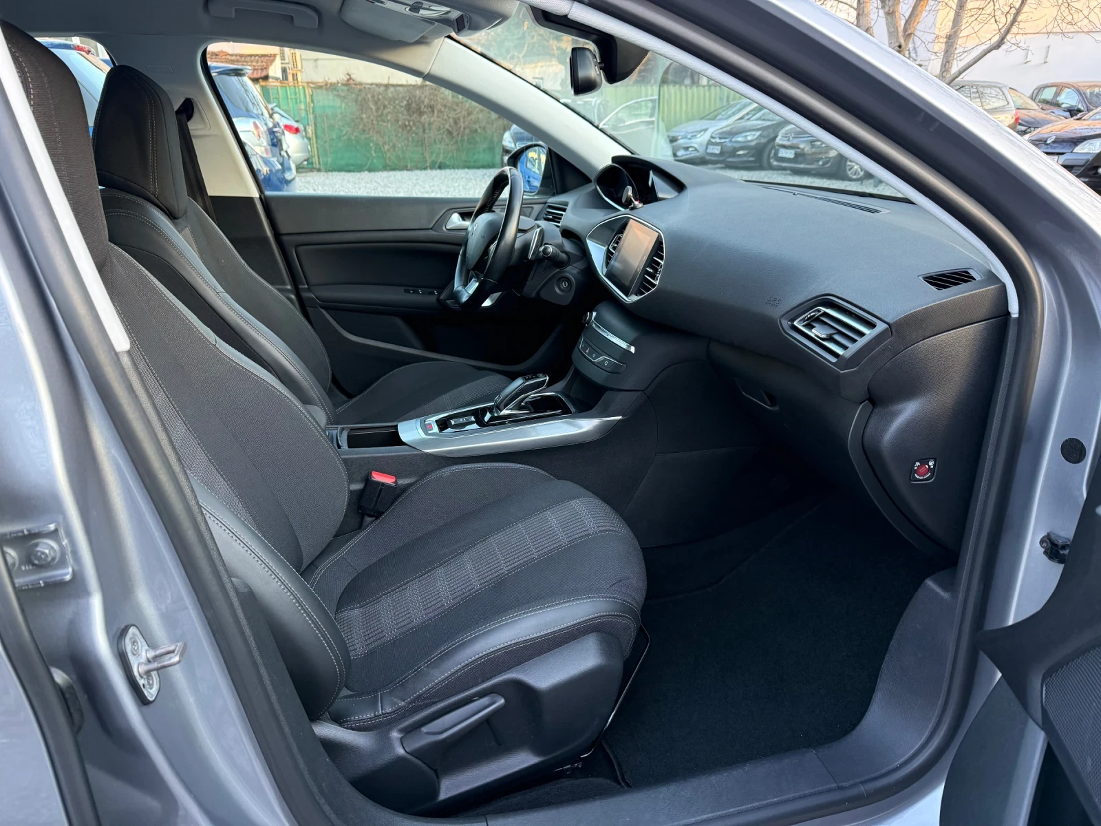 Peugeot 308 1.2 Pure Tech Allure - АВТОМАТИК - ТОП СЪСТОЯНИЕ!, снимка 13 - Автомобили и джипове - 53814894