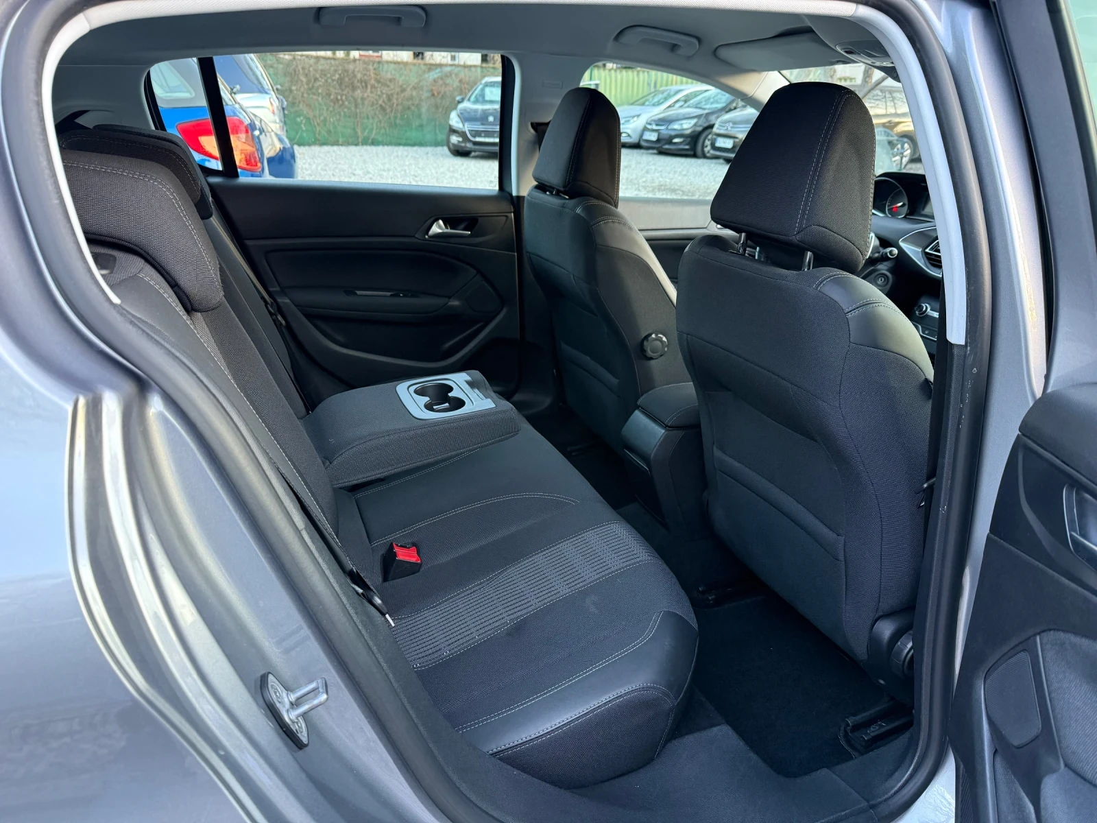 Peugeot 308 1.2 Pure Tech Allure - АВТОМАТИК - ТОП СЪСТОЯНИЕ!, снимка 10 - Автомобили и джипове - 53814894