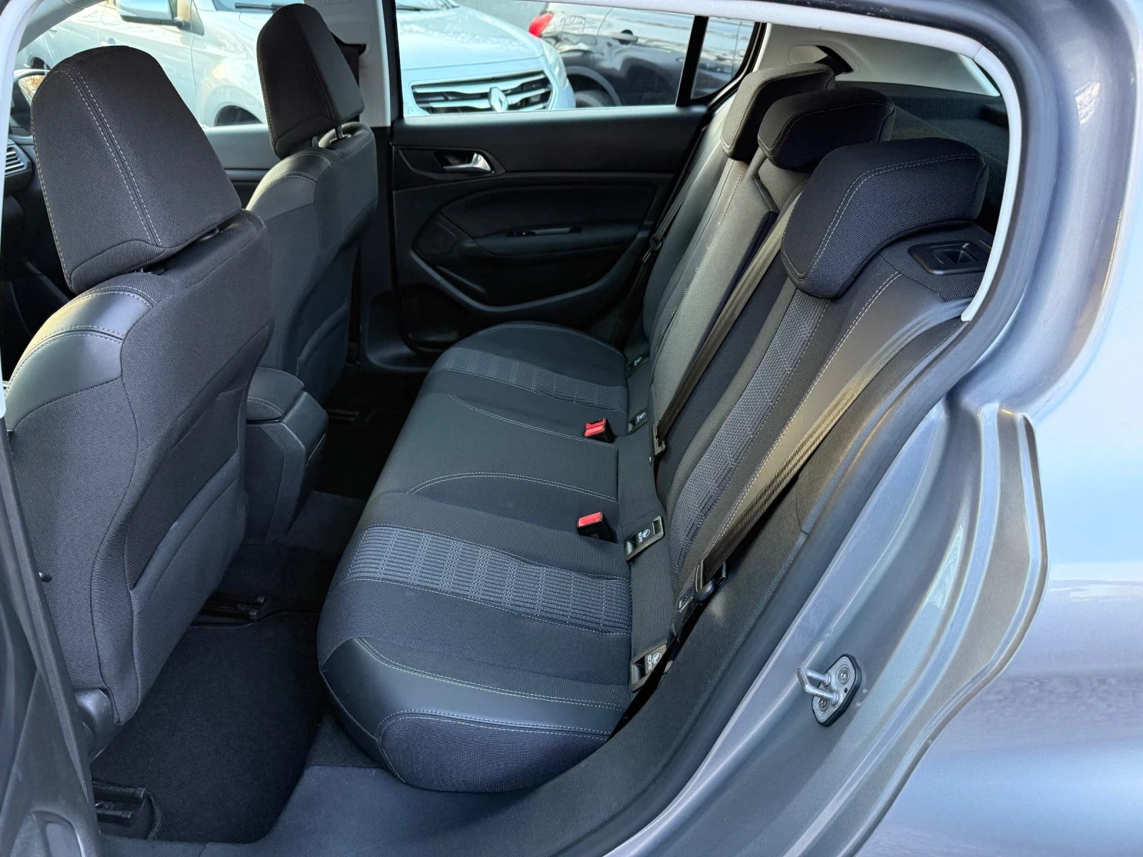 Peugeot 308 1.2 Pure Tech Allure - АВТОМАТИК - ТОП СЪСТОЯНИЕ!, снимка 9 - Автомобили и джипове - 53814894