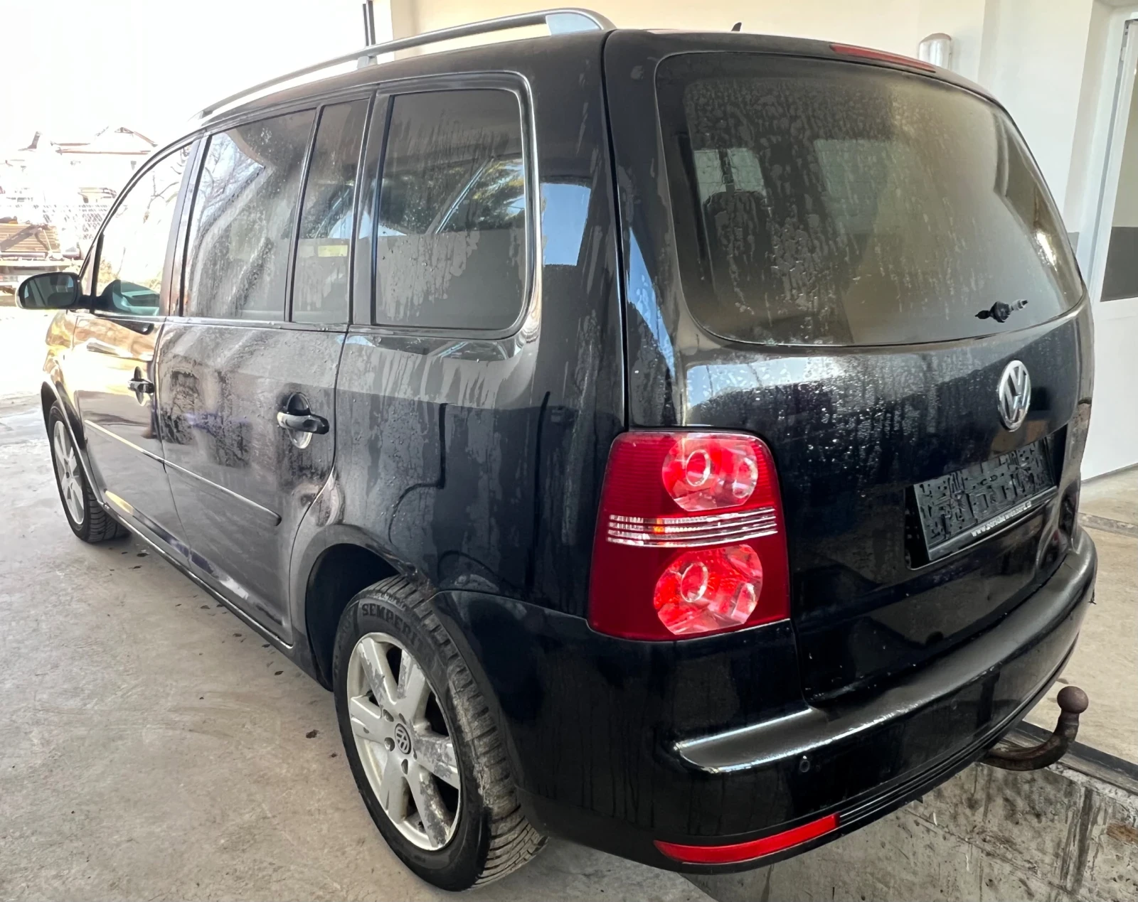 VW Touran 2.0TDi BMM, снимка 5 - Автомобили и джипове - 54136476