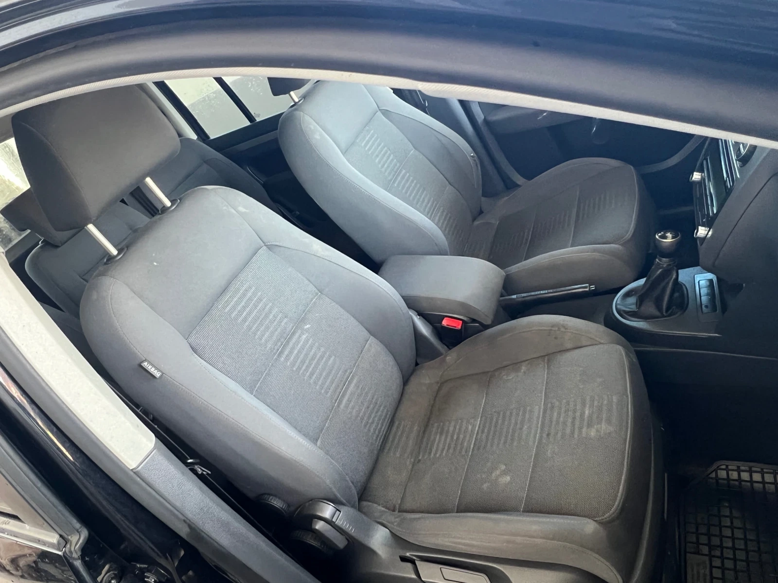 VW Touran 2.0TDi BMM, снимка 7 - Автомобили и джипове - 54136476