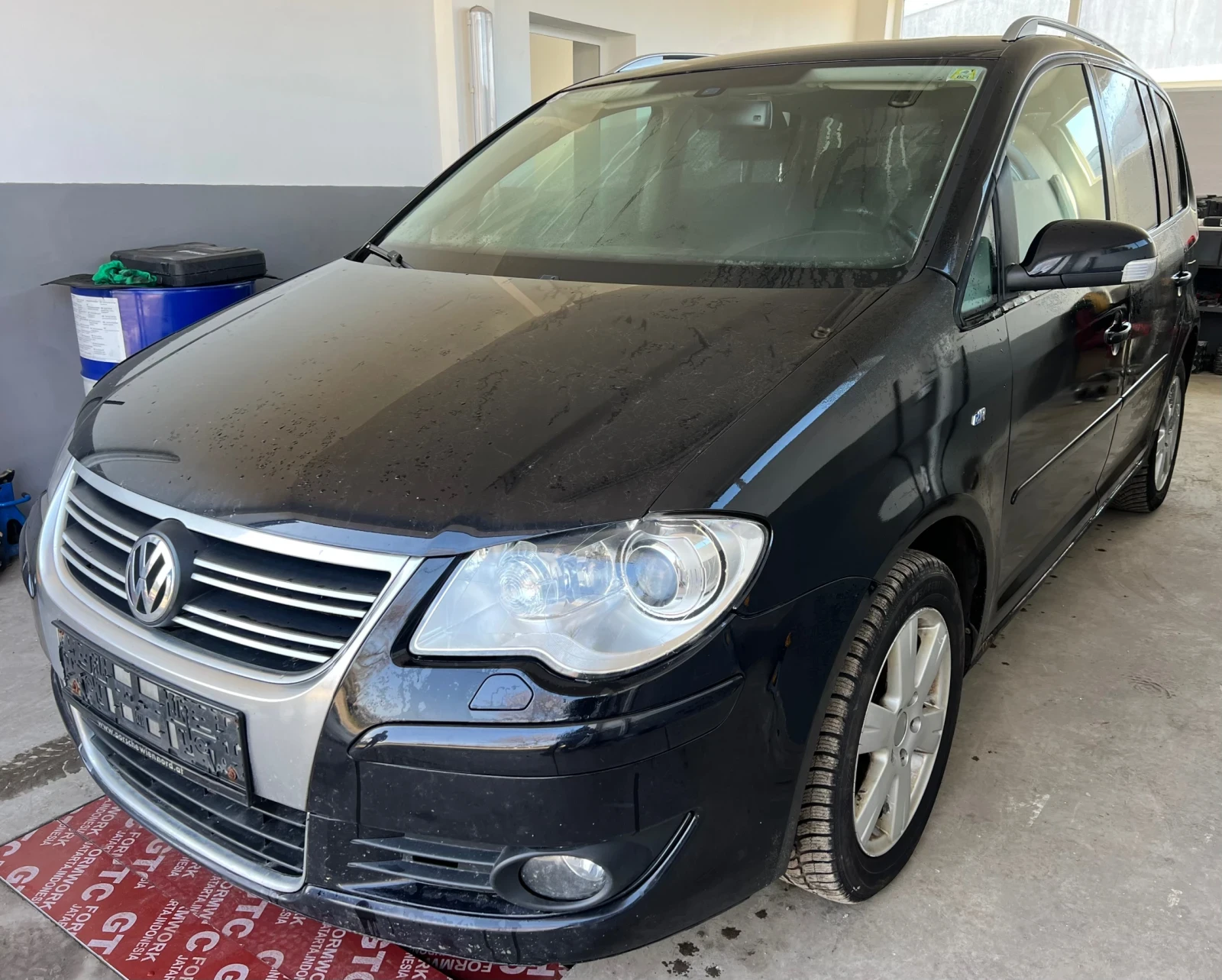 VW Touran 2.0TDi BMM, снимка 2 - Автомобили и джипове - 54136476