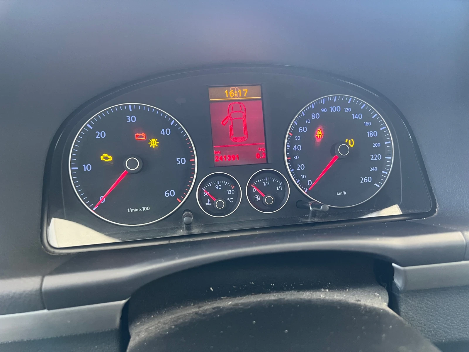 VW Touran 2.0TDi BMM, снимка 11 - Автомобили и джипове - 54136476