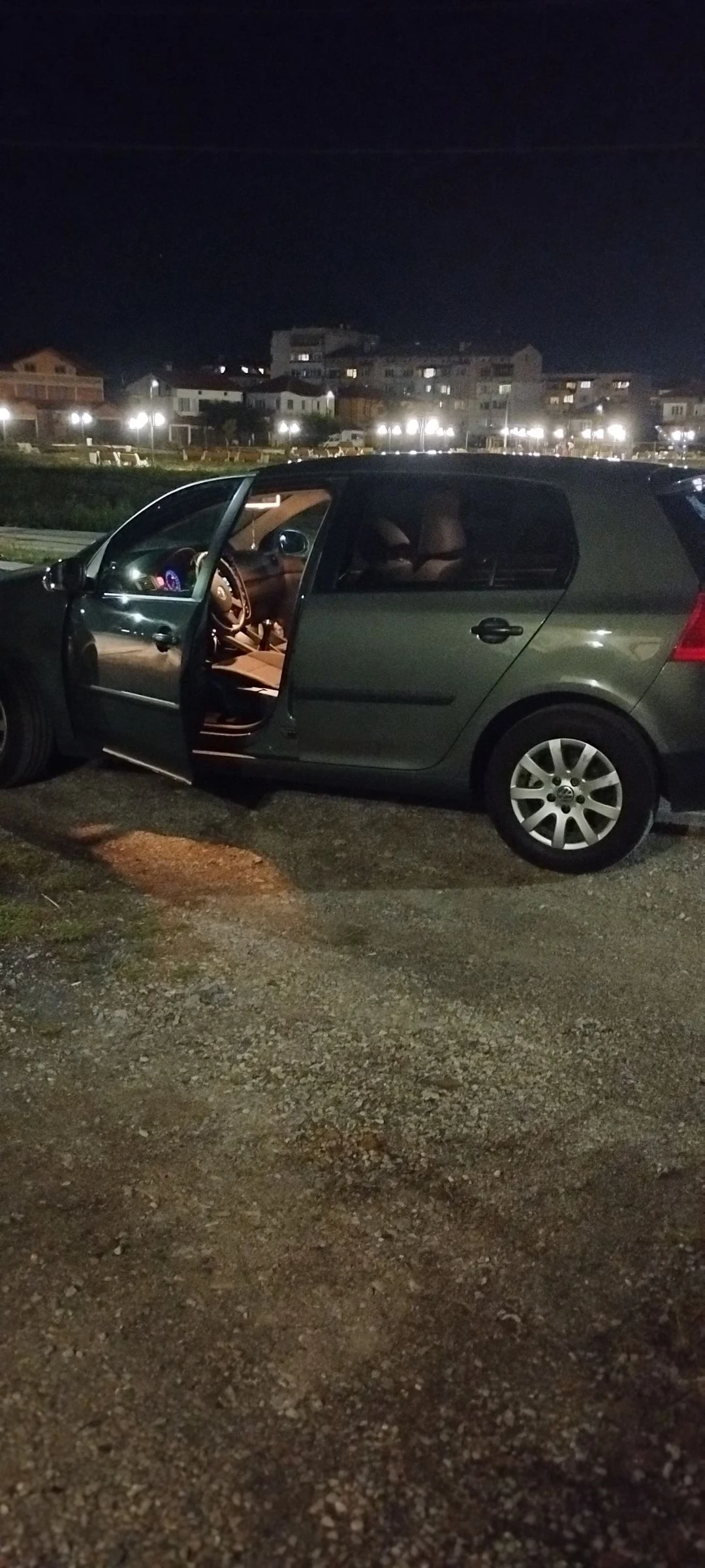 VW Golf 1.6Fsi 115 138000км релни, снимка 3 - Автомобили и джипове - 54140743