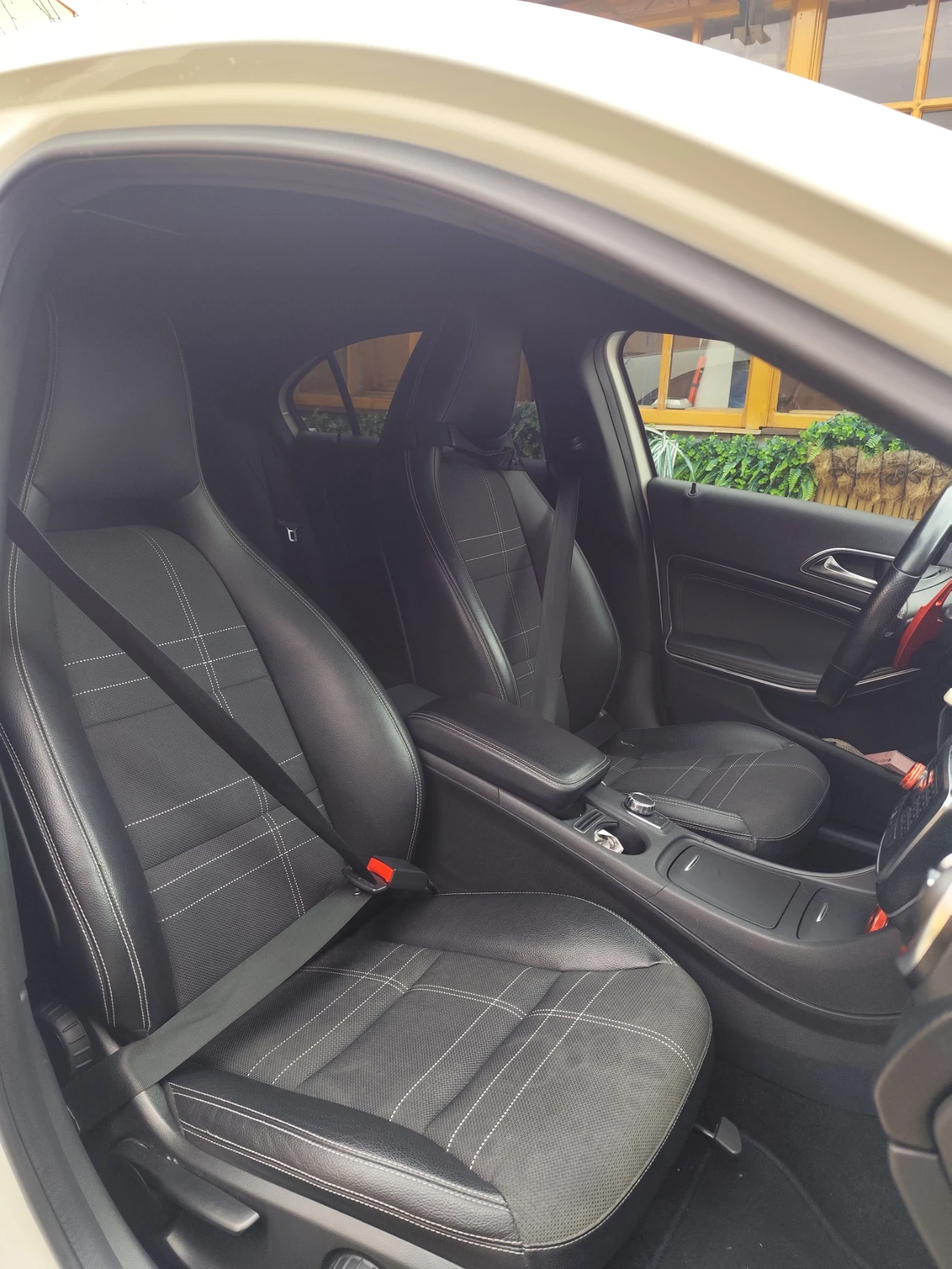 Mercedes-Benz A 250 Amg, снимка 9 - Автомобили и джипове - 54445670