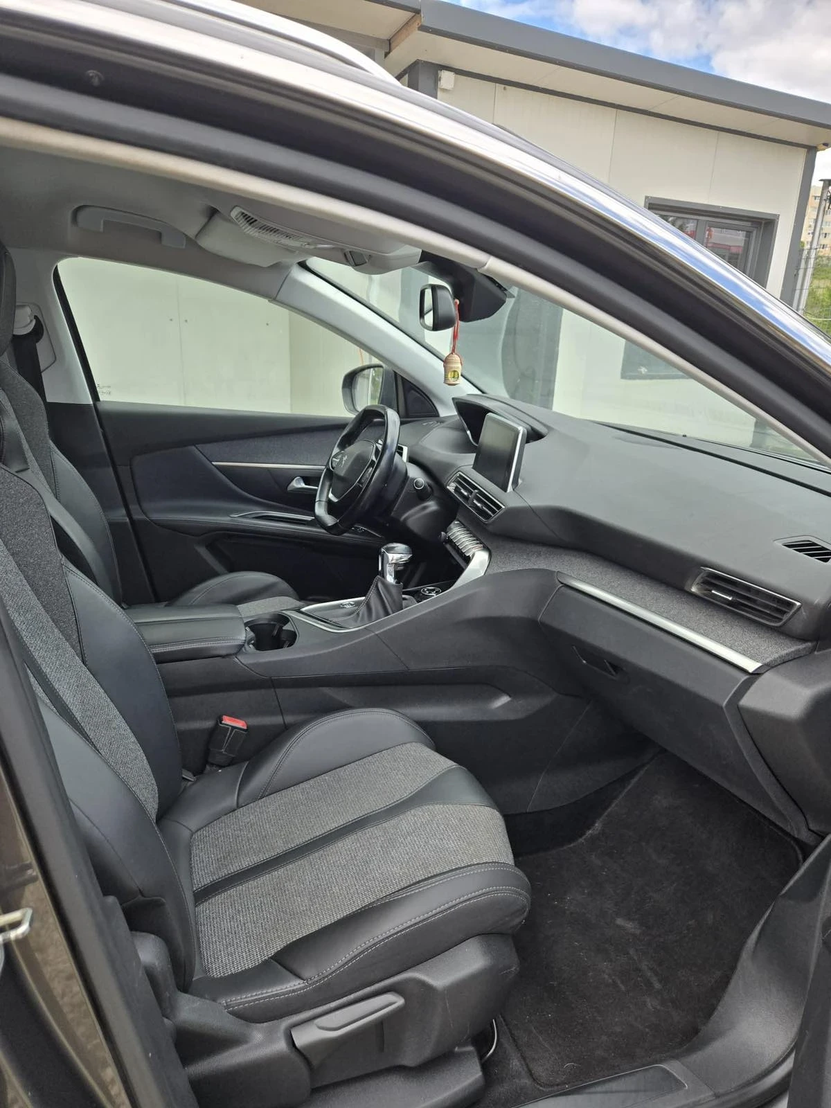 Peugeot 5008 1.2 PureTech Turbo , снимка 11 - Автомобили и джипове - 55086296