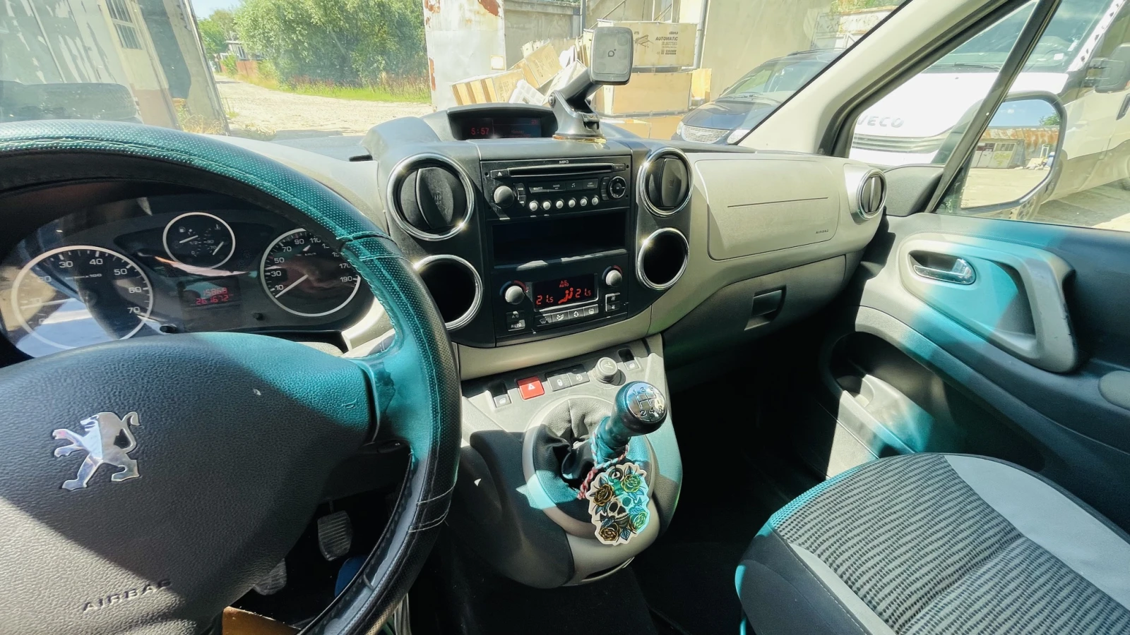 Peugeot Partner tepee, снимка 15 - Автомобили и джипове - 55411741