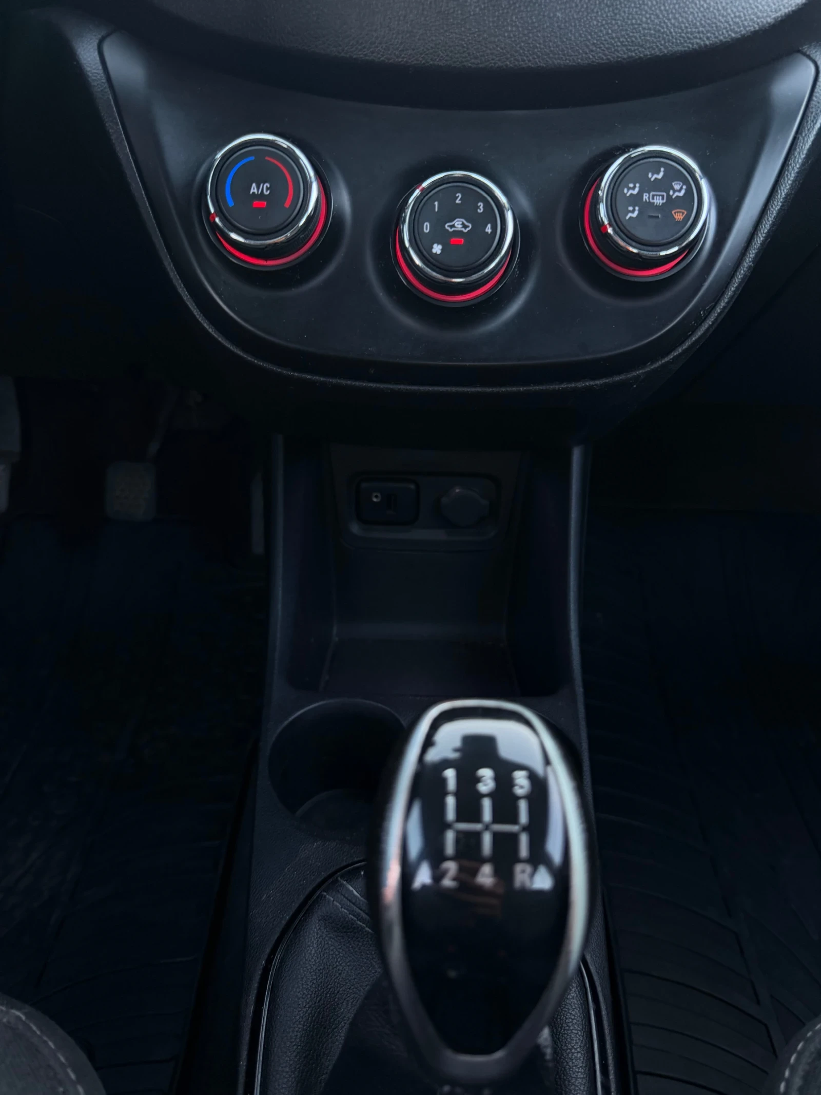 Opel Karl, снимка 11 - Автомобили и джипове - 55417398