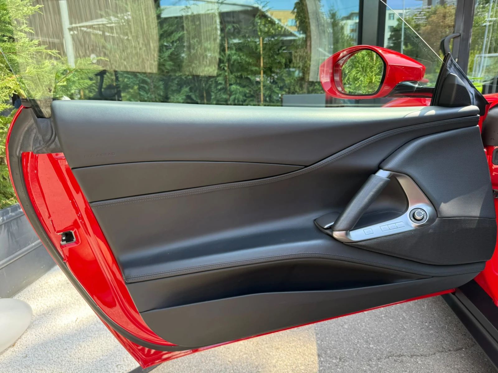 Ferrari 812 Superfast 6.5 V12/CERAMIC/4X4/CAMERA/LIFT, снимка 11 - Автомобили и джипове - 55834027