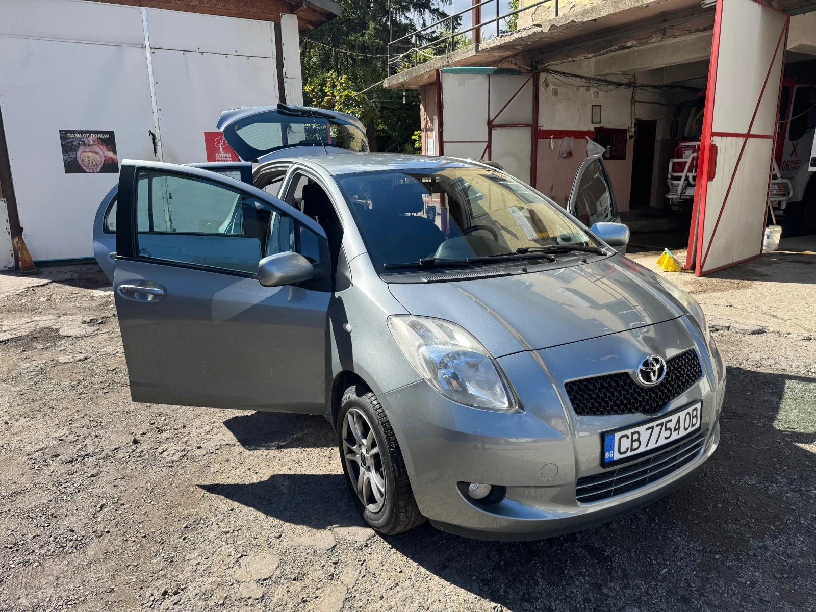 Toyota Yaris, снимка 14 - Автомобили и джипове - 56304312