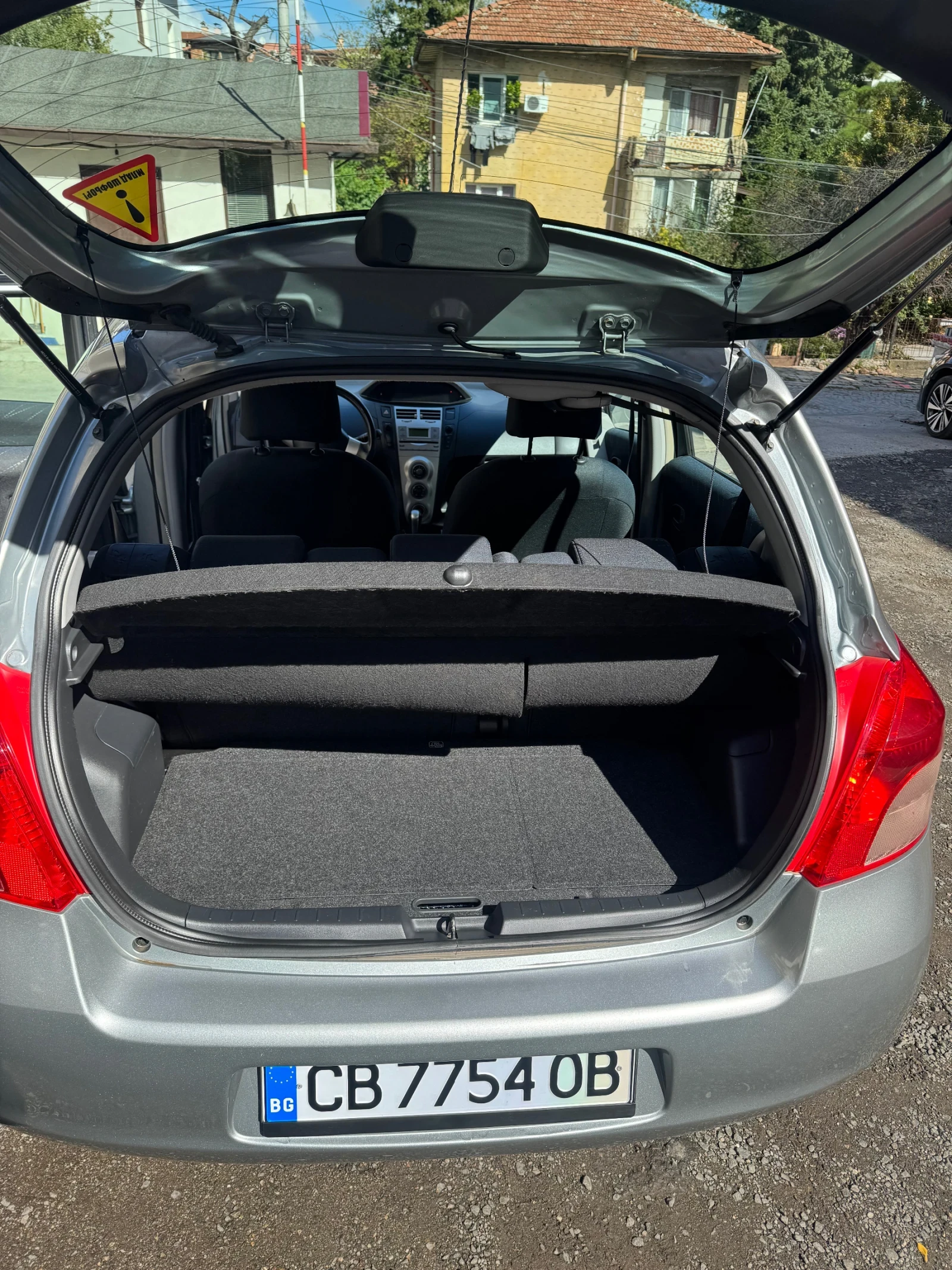 Toyota Yaris, снимка 15 - Автомобили и джипове - 56304312