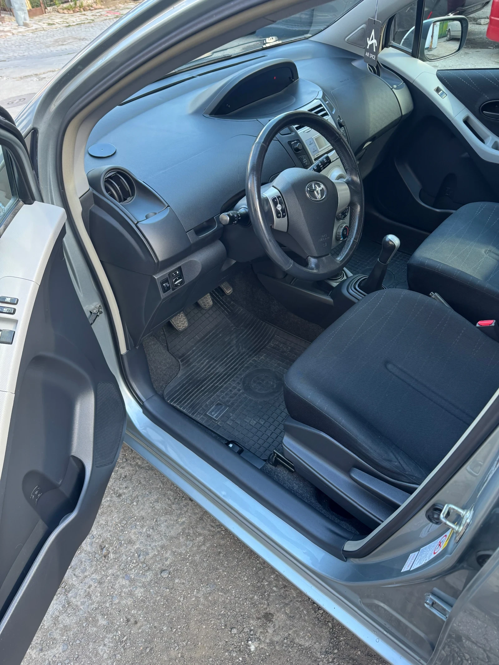 Toyota Yaris, снимка 17 - Автомобили и джипове - 56304312