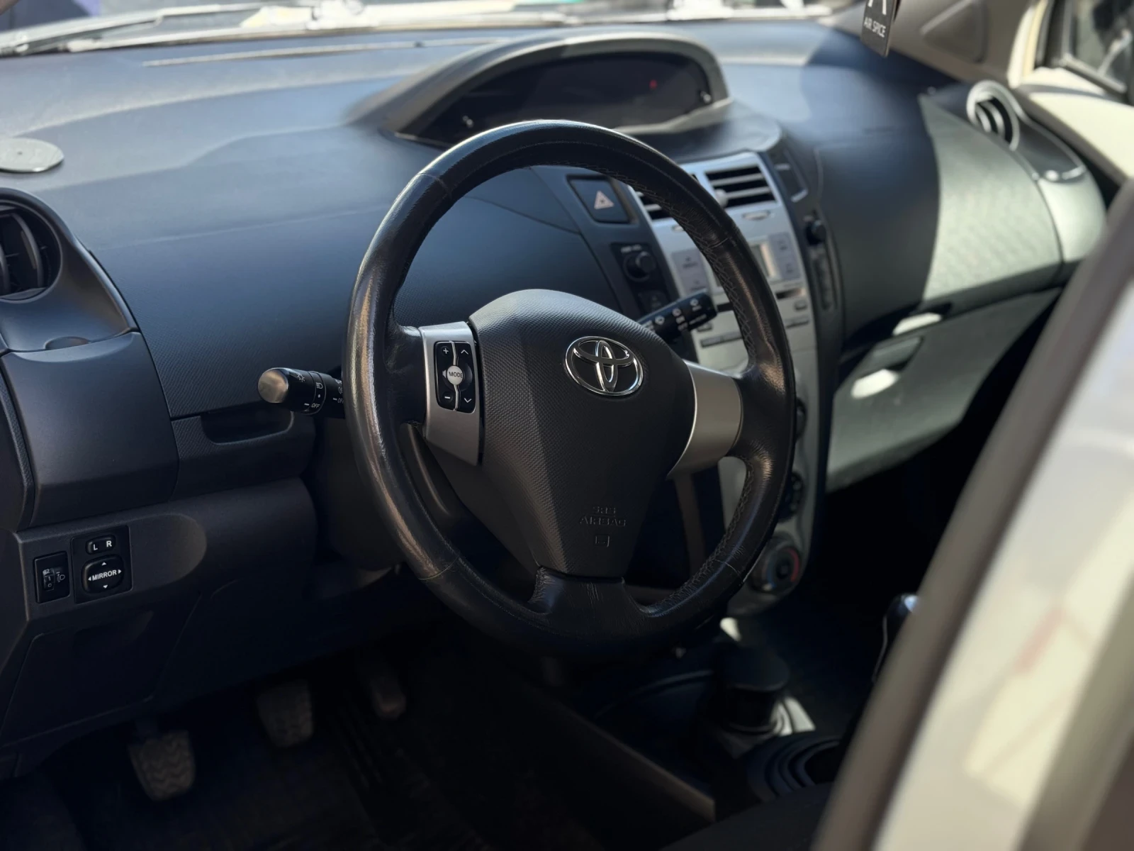 Toyota Yaris, снимка 5 - Автомобили и джипове - 56304312