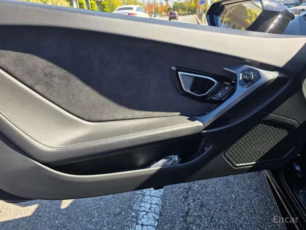 Lamborghini Huracan, снимка 12 - Автомобили и джипове - 56707581