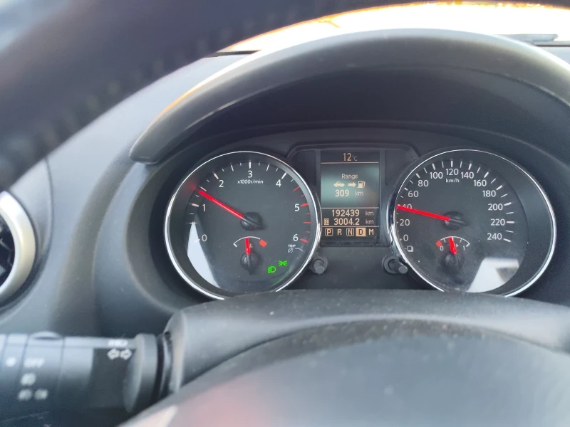 Nissan Qashqai, снимка 8 - Автомобили и джипове - 48633143