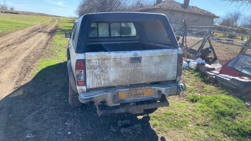 Nissan Navara 2.5 , снимка 3 - Автомобили и джипове - 51262755