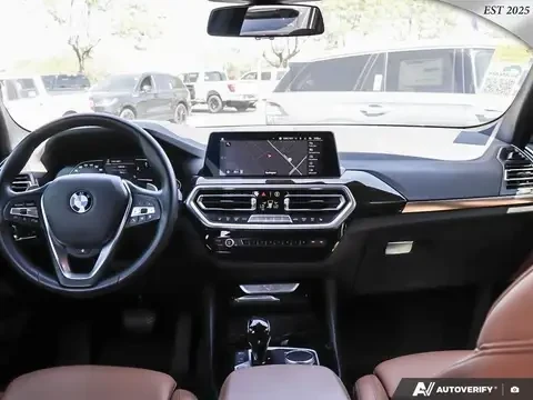 BMW X3 30i* X-Drive* Distronic* Панорама* Face, снимка 10 - Автомобили и джипове - 55180394