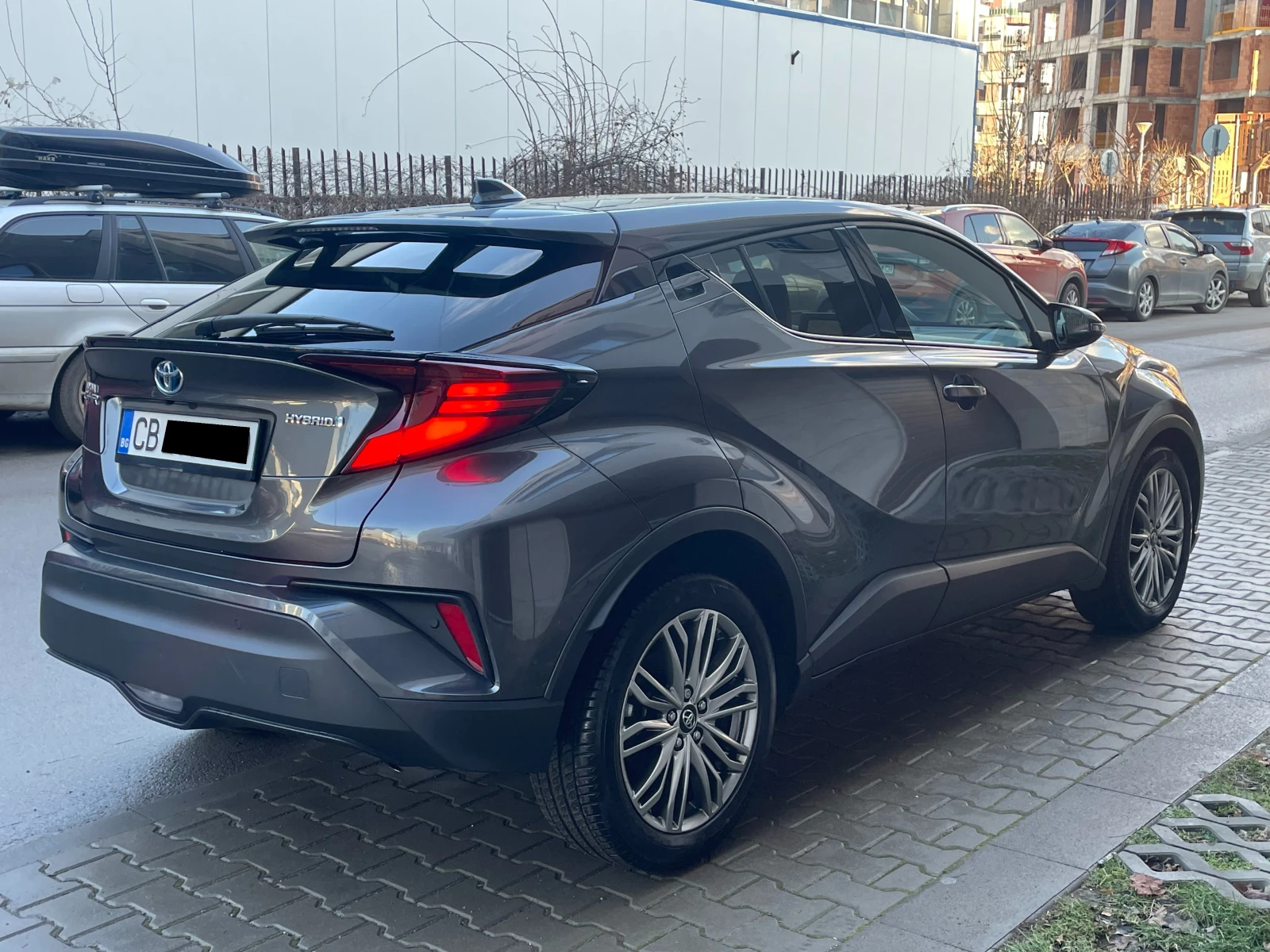 Toyota C-HR 1.8 Hybrid e-CVT Lounge Facelift - в ГАРАНЦИЯ - изображение 3