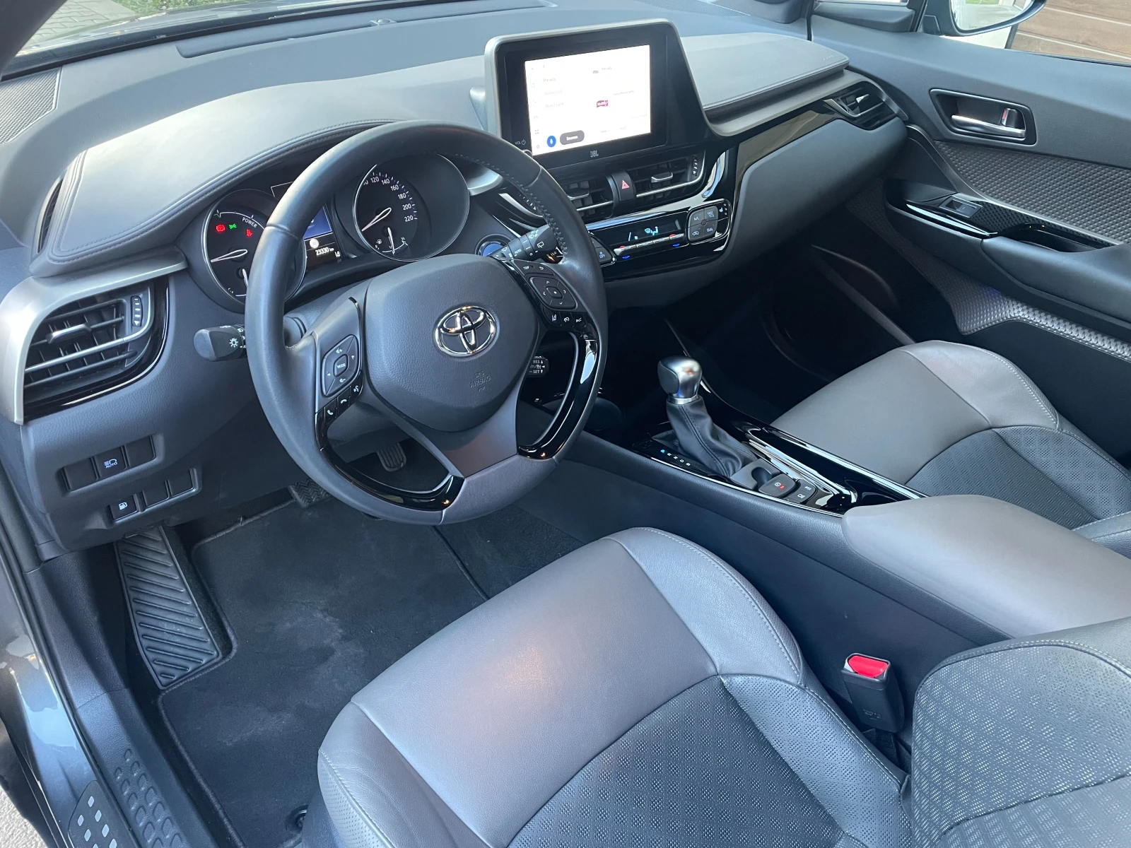 Toyota C-HR 1.8 Hybrid e-CVT Lounge Facelift - в ГАРАНЦИЯ - изображение 8