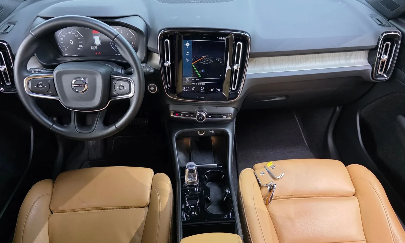 Volvo XC40 T4 / INSCRIPTION / CRYSTAL / H&K / 360 / DIGITAL, снимка 6 - Автомобили и джипове - 54069336