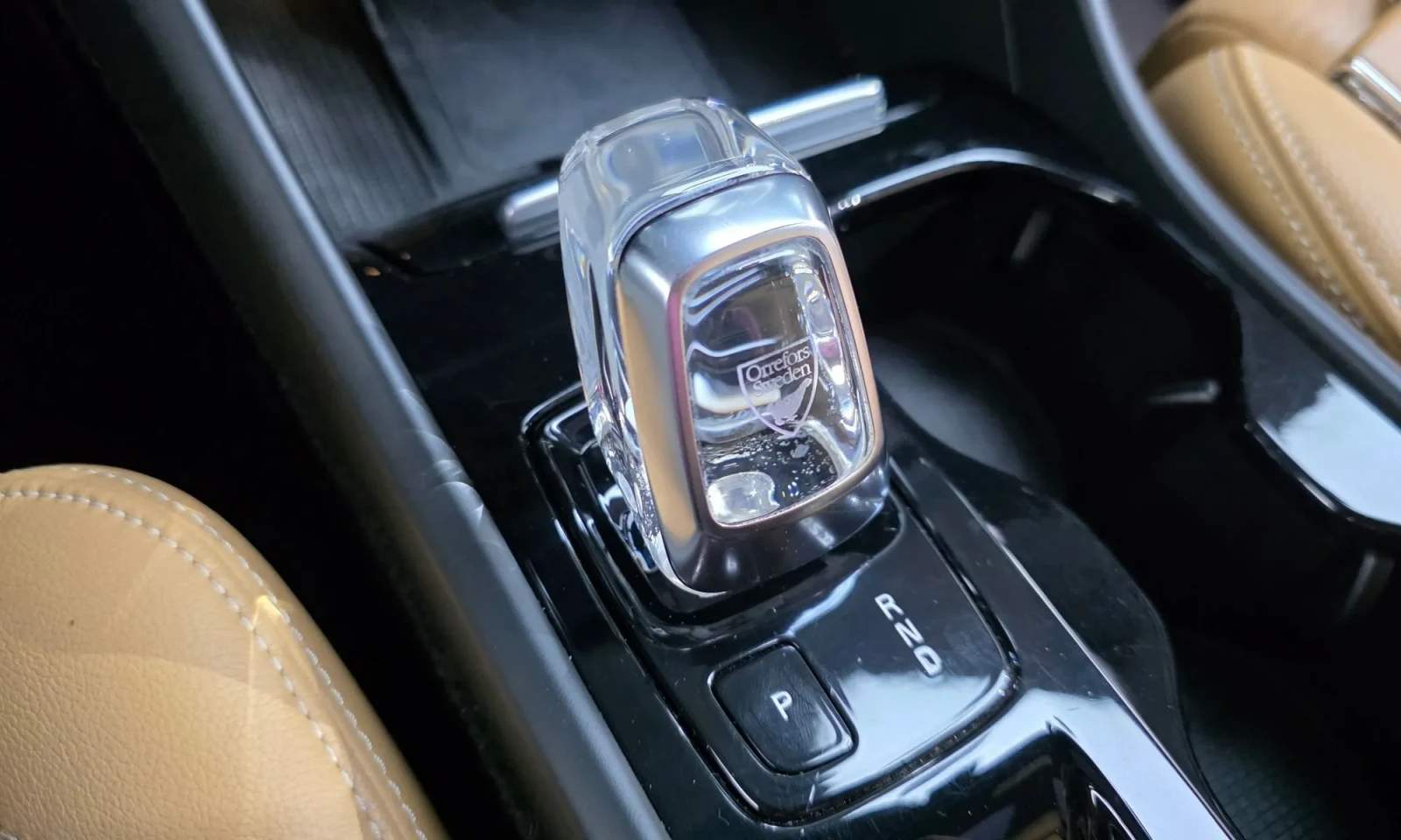 Volvo XC40 T4 / INSCRIPTION / CRYSTAL / H&K / 360 / DIGITAL, снимка 8 - Автомобили и джипове - 54069336