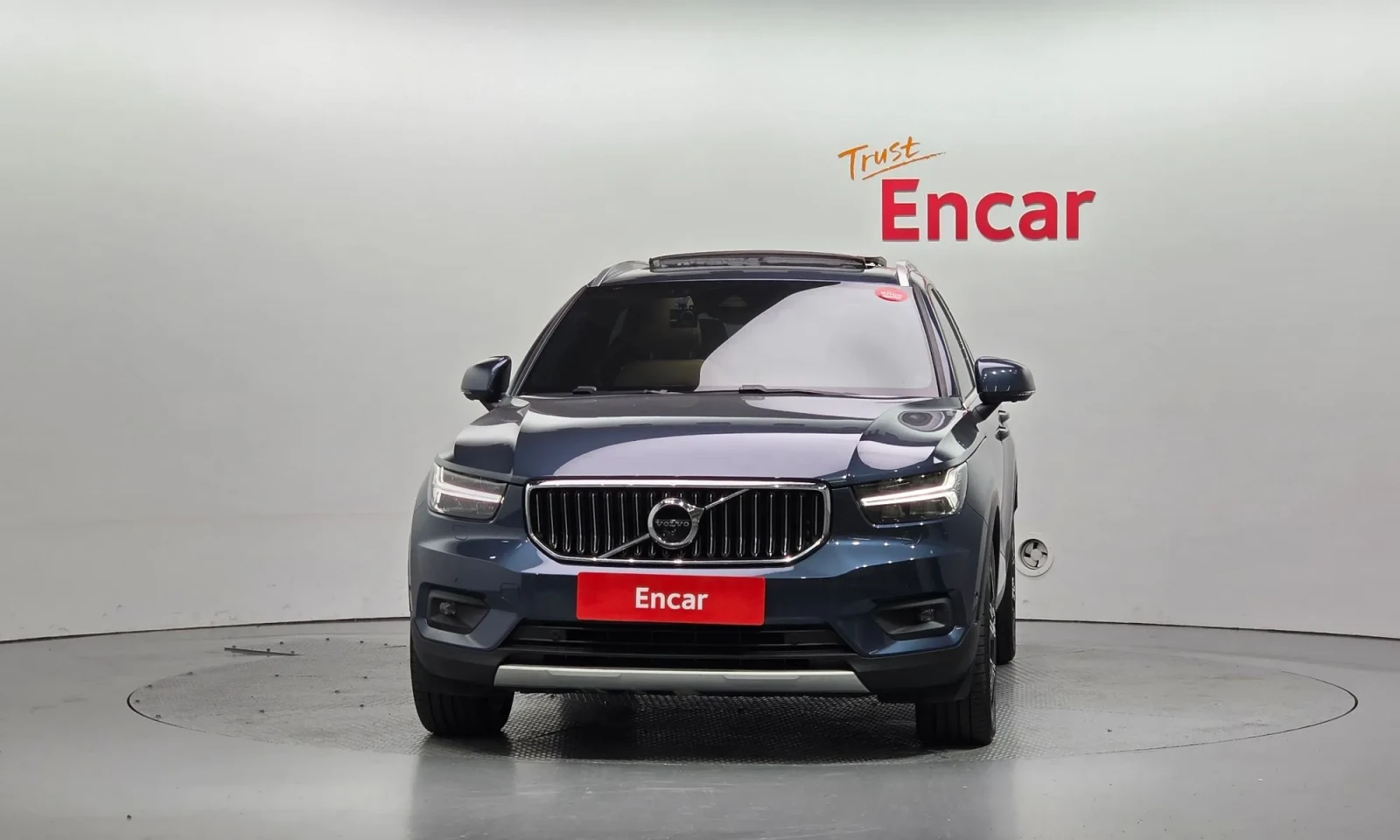 Volvo XC40 T4 / INSCRIPTION / CRYSTAL / H&K / 360 / DIGITAL, снимка 3 - Автомобили и джипове - 54069336