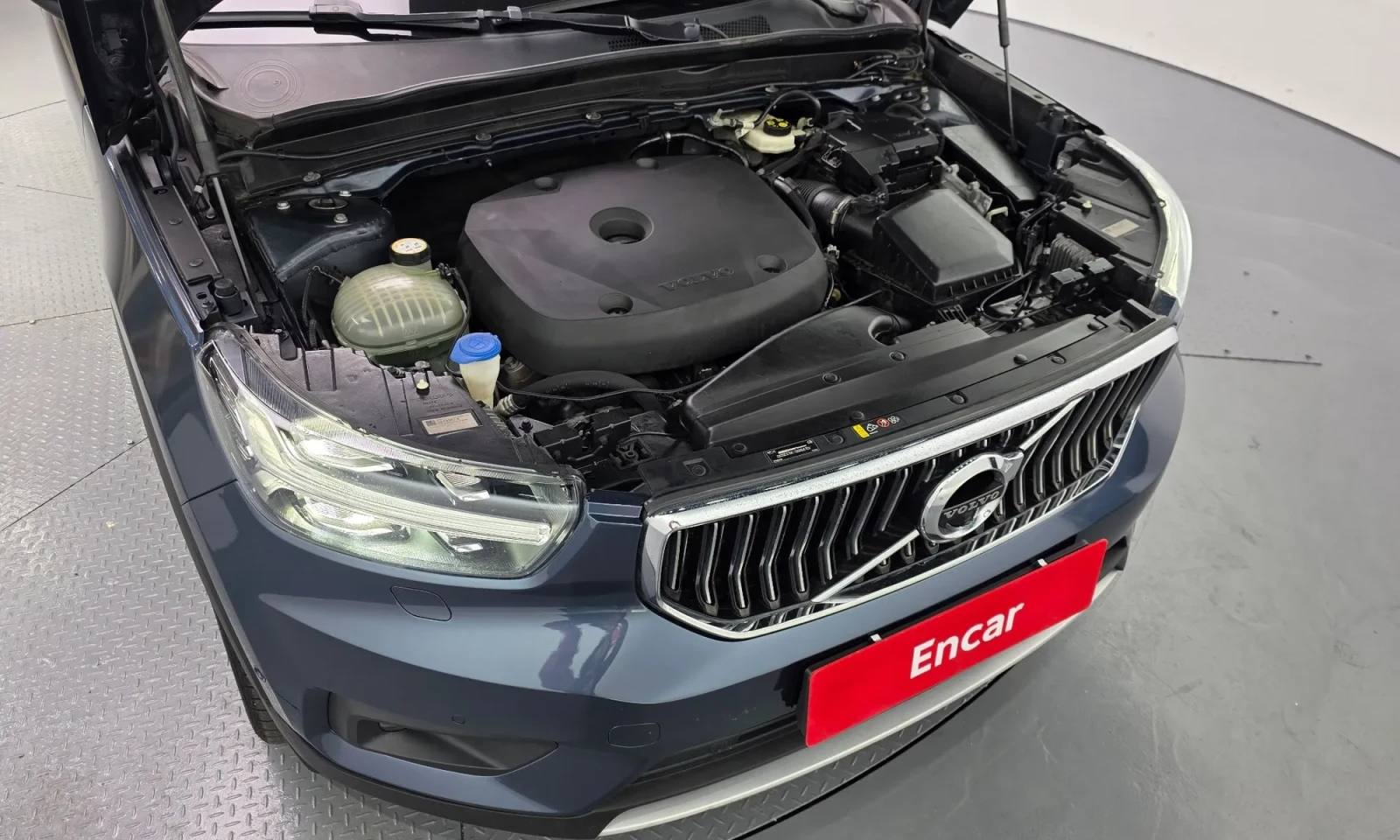 Volvo XC40 T4 / INSCRIPTION / CRYSTAL / H&K / 360 / DIGITAL, снимка 5 - Автомобили и джипове - 54069336